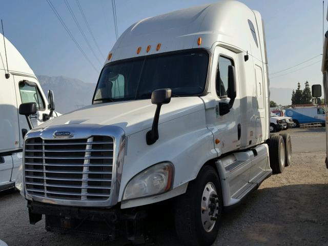 1FUJGLDR4ALAR0761 - 2010 FREIGHTLINER CASCADIA 1 WHITE photo 2