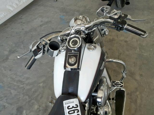 1HD1JDB195Y097124 - 2005 HARLEY-DAVIDSON FLSTNI WHITE photo 5