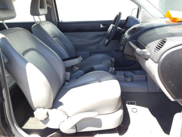 3VWCK21C51M453943 - 2001 VOLKSWAGEN NEW BEETLE შავი ფოტო 5