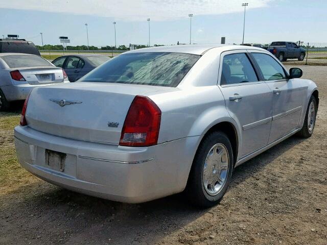 2C3JA53G95H119583 - 2005 CHRYSLER 300 TOURIN SILVER photo 4