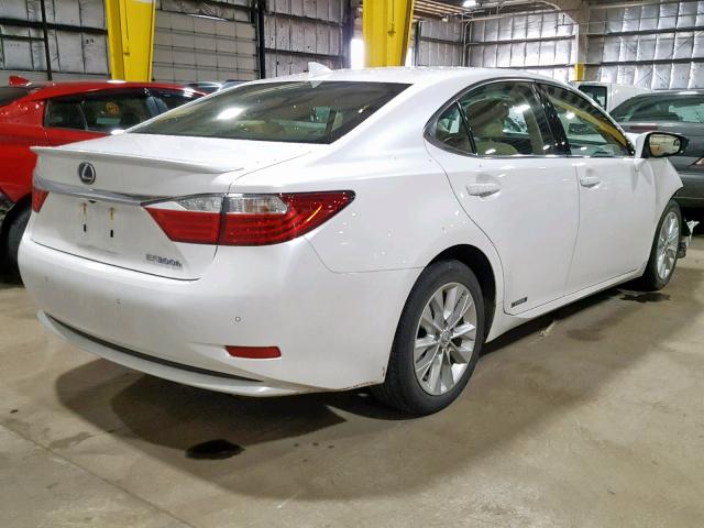 JTHBW1GG0F2094201 - 2015 LEXUS ES 300H WHITE photo 4