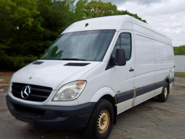 WD3PE8CB0B5570270 - 2011 MERCEDES-BENZ SPRINTER 2 WHITE photo 2