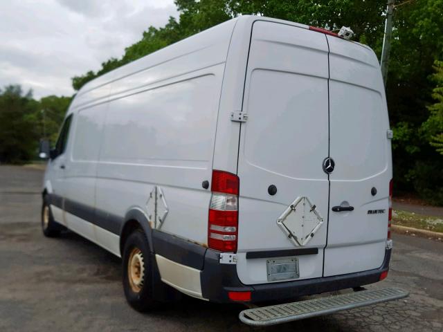 WD3PE8CB0B5570270 - 2011 MERCEDES-BENZ SPRINTER 2 WHITE photo 3