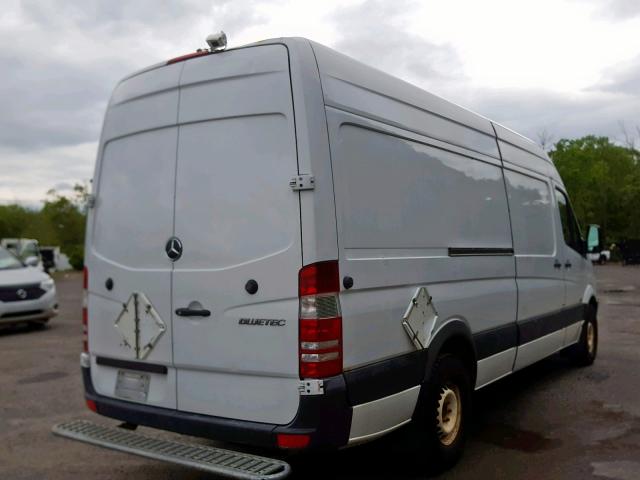 WD3PE8CB0B5570270 - 2011 MERCEDES-BENZ SPRINTER 2 WHITE photo 4