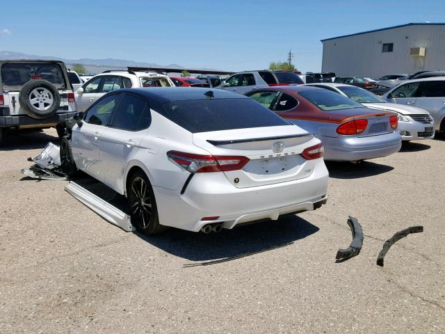 4T1B61HK2JU156419 - 2018 TOYOTA CAMRY XSE WHITE photo 3