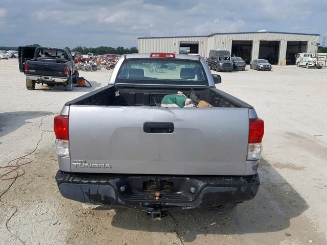 5TFLU5F10AX021180 - 2010 TOYOTA TUNDRA SILVER photo 6