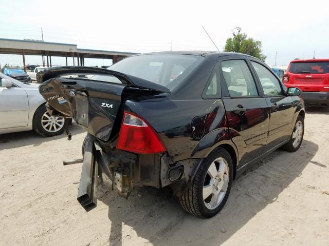 1FAFP34N45W136784 - 2005 FORD FOCUS ZX4  photo 4