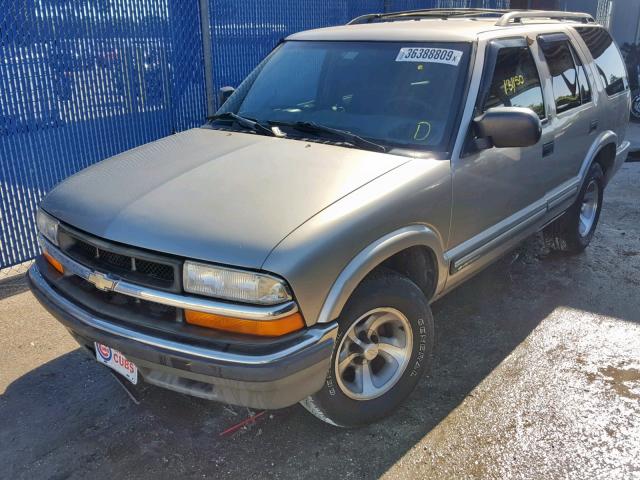 1GNCS13W9Y2364650 - 2000 CHEVROLET BLAZER SILVER photo 2