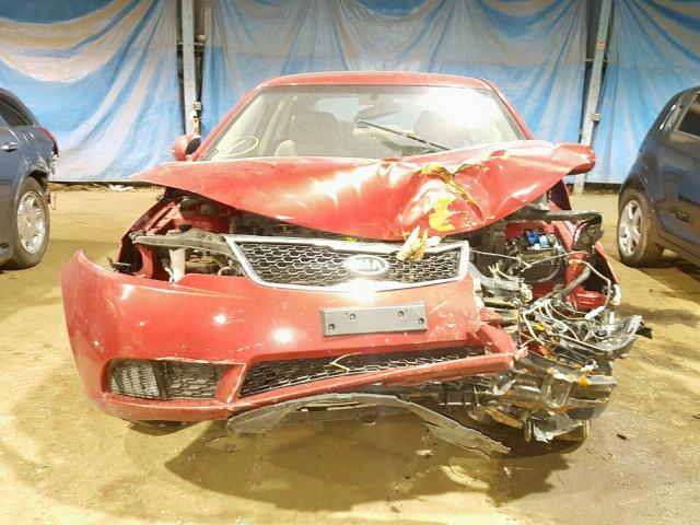 KNAFU4A27B5886326 - 2011 KIA FORTE EX RED photo 9