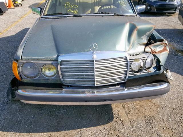 WDBAB53A8CB001971 - 1982 MERCEDES-BENZ 300 CDT GREEN photo 7