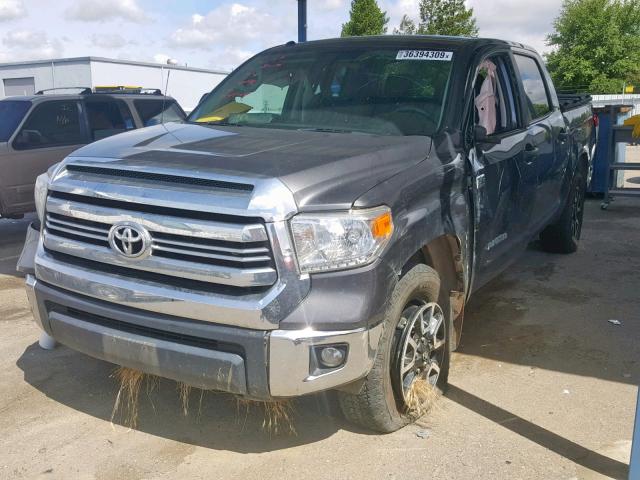 5TFDY5F18GX495895 - 2016 TOYOTA TUNDRA CRE GRAY photo 2