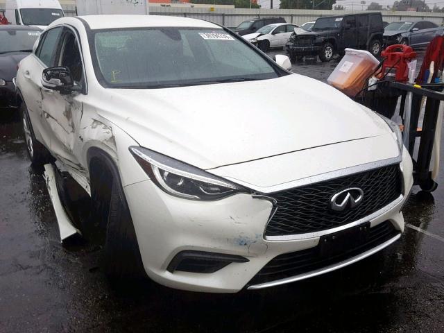 SJKCH5CP3JA044840 - 2018 INFINITI QX30 BASE WHITE photo 1