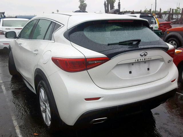 SJKCH5CP3JA044840 - 2018 INFINITI QX30 BASE WHITE photo 3