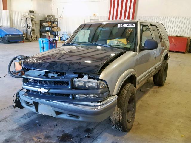 1GNDT13W5W2288987 - 1998 CHEVROLET BLAZER TAN photo 2