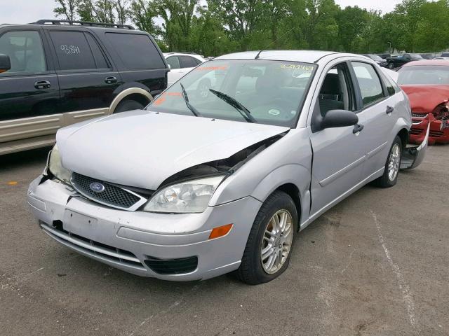 1FAFP34N87W128352 - 2007 FORD FOCUS ZX4 SILVER photo 2