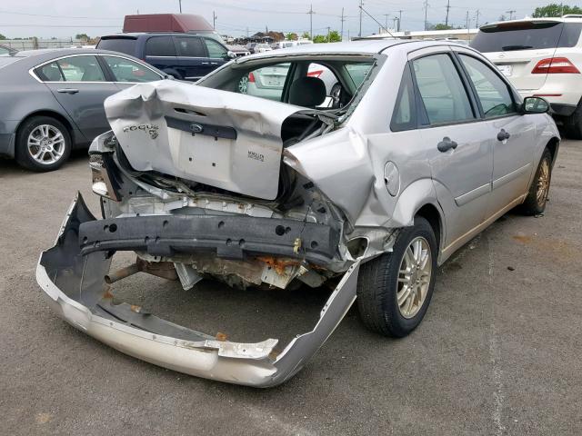 1FAFP34N87W128352 - 2007 FORD FOCUS ZX4 SILVER photo 4