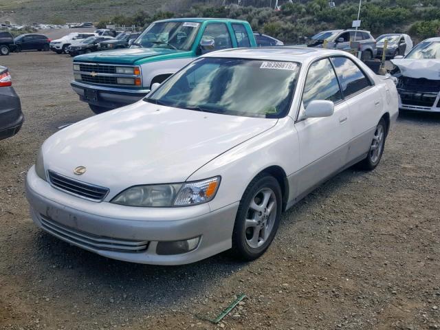 JT8BF28G210325253 - 2001 LEXUS ES 300 WHITE photo 2