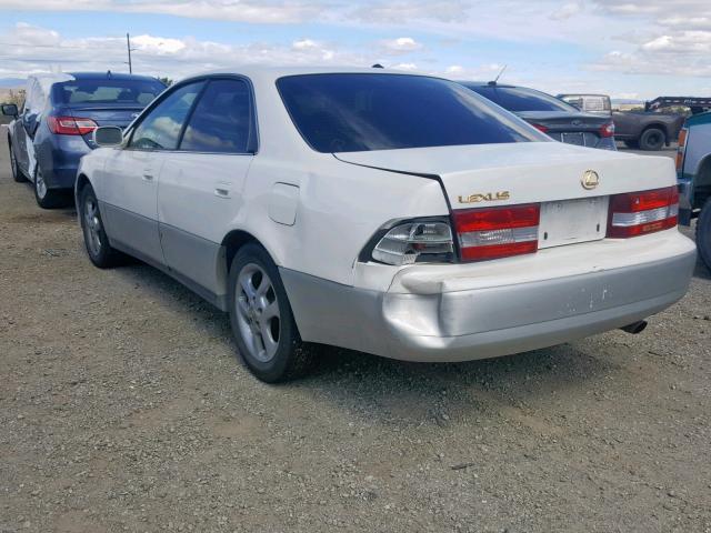 JT8BF28G210325253 - 2001 LEXUS ES 300 WHITE photo 3