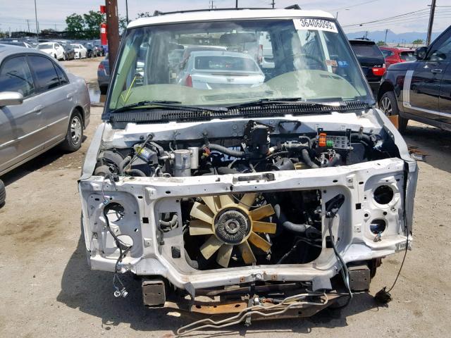 1GNDM19W31B102649 - 2001 CHEVROLET ASTRO WHITE photo 9