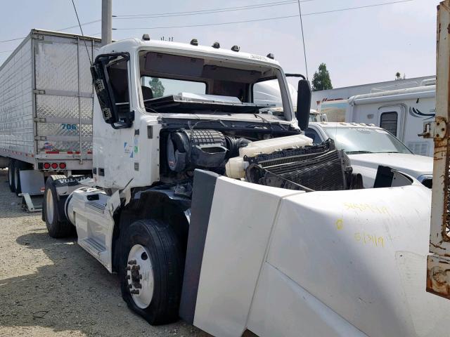 4V4N39EG7CN556423 - 2012 VOLVO VN VNL WHITE photo 1