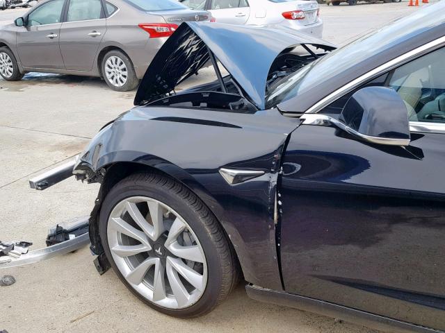 5YJ3E1EA0JF176118 - 2018 TESLA MODEL 3 BLACK photo 9