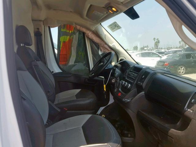 3C6TRVAGXHE547878 - 2017 RAM PROMASTER WHITE photo 5