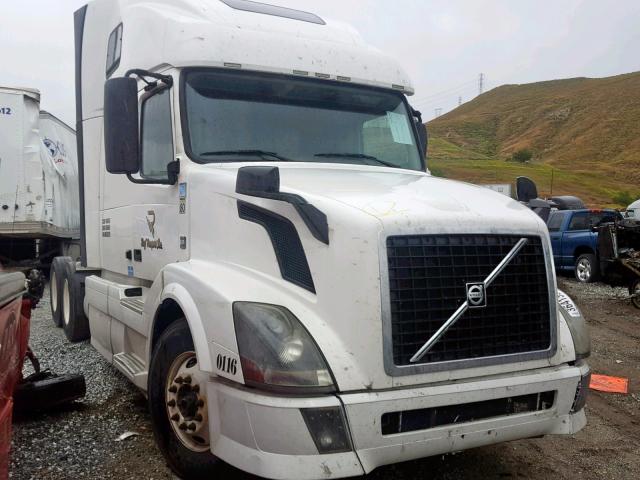 4V4NC9EJ0DN565929 - 2013 VOLVO VN VNL WHITE photo 1