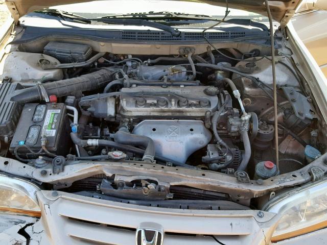 JHMCG56441C024557 - 2001 HONDA ACCORD LX GOLD photo 7