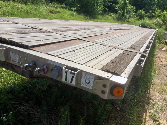 1UYFS2484YA030917 - 2000 UTILITY 45X102FBED SILVER photo 3