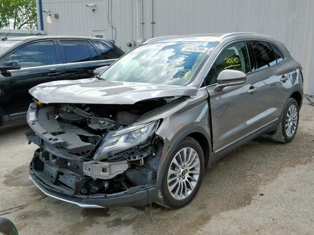 5LMCJ3C98HUL08410 - 2017 LINCOLN MKC RESERV GRAY photo 2