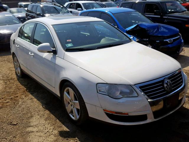 WVWAK73C18E066987 - 2008 VOLKSWAGEN PASSAT KOM WHITE photo 1