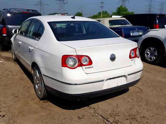 WVWAK73C18E066987 - 2008 VOLKSWAGEN PASSAT KOM WHITE photo 3