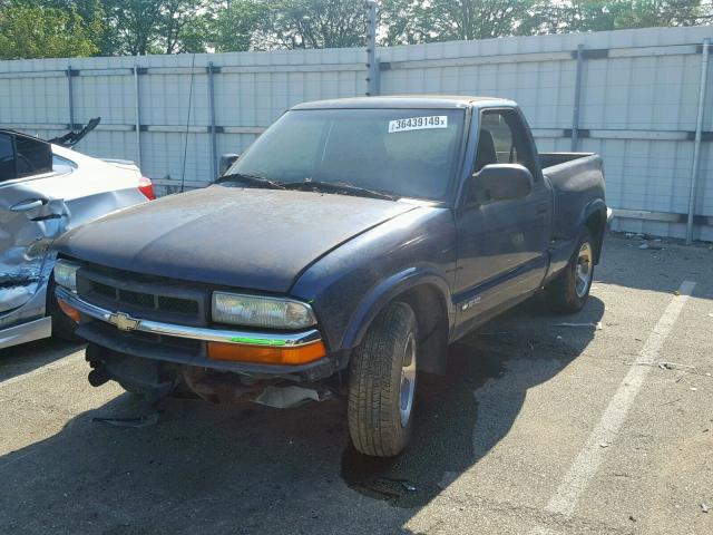 1GCCS145X18123813 - 2001 CHEVROLET S TRUCK S1 BLUE photo 2