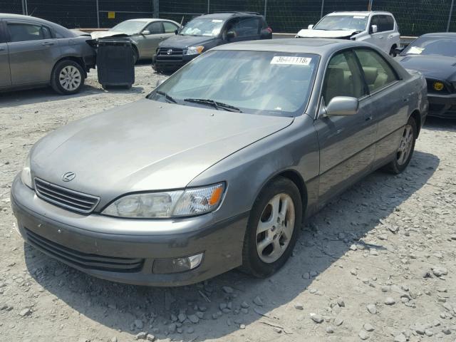 JT8BF28G2Y5081133 - 2000 LEXUS ES 300 GRAY photo 2