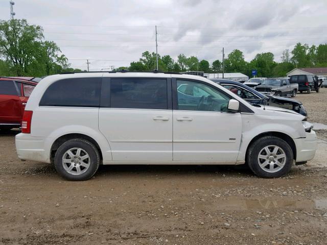 2A8HR54P08R763479 - 2008 CHRYSLER TOWN & COU WHITE photo 9