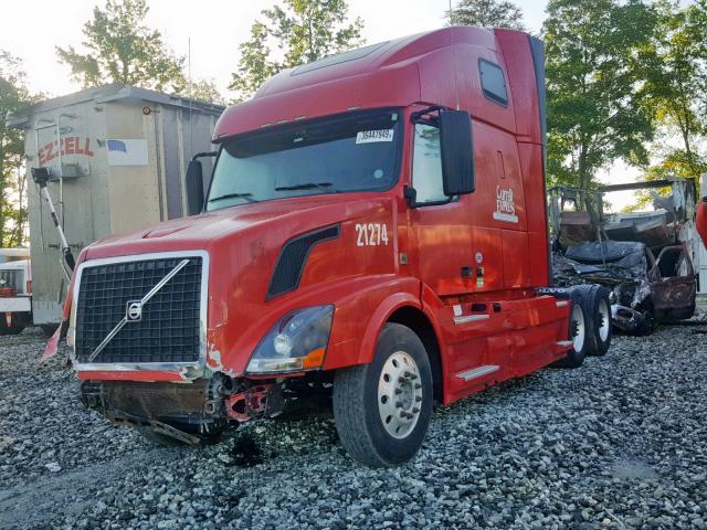 4V4NC9EH0CN563402 - 2012 VOLVO VN VNL RED photo 2