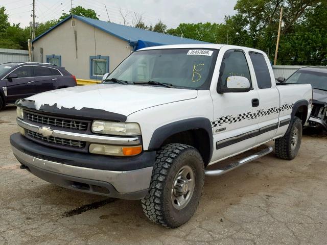 1GCGK29U42Z321810 - 2002 CHEVROLET SILVERADO WHITE photo 2