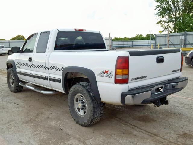 1GCGK29U42Z321810 - 2002 CHEVROLET SILVERADO WHITE photo 3