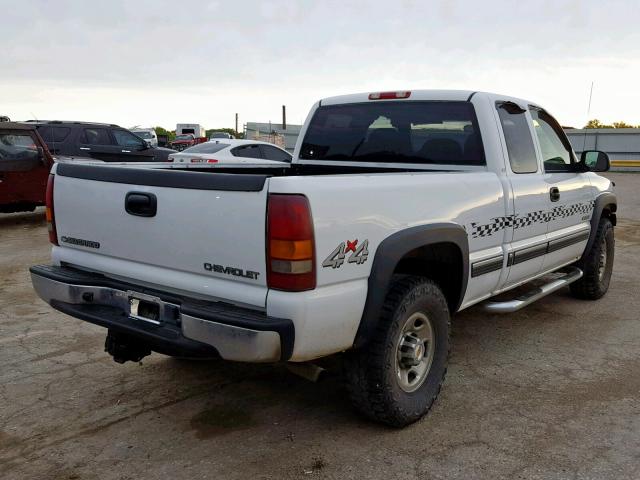 1GCGK29U42Z321810 - 2002 CHEVROLET SILVERADO WHITE photo 4