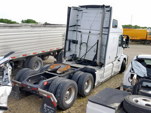 4V4NC9EH9JN889440 - 2018 VOLVO VN VNL WHITE photo 4