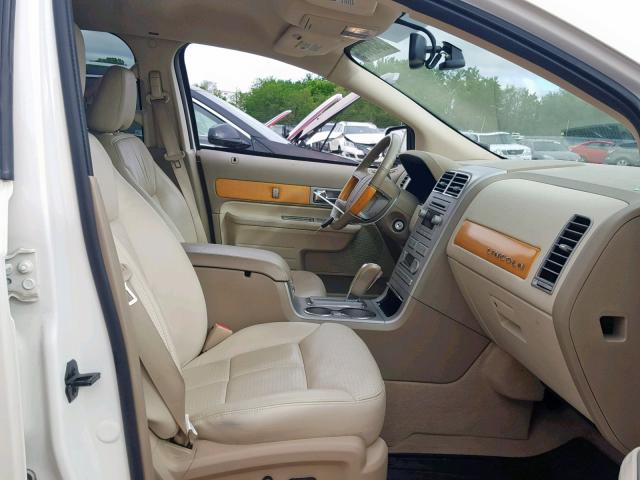 2LMDU88C07BJ07044 - 2007 LINCOLN MKX CREAM photo 5