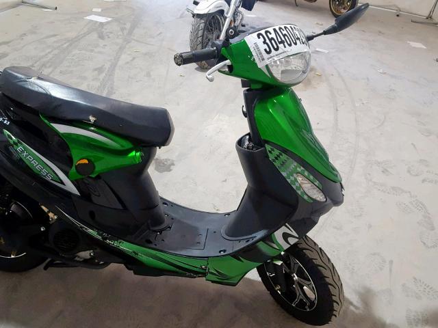 L2BB9NCC4KB105157 - 2015 OTHER SCOOTER GREEN photo 5
