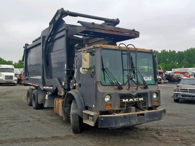 1M2AV04C7CM009345 - 2012 MACK 600 MRU600 BLACK photo 1