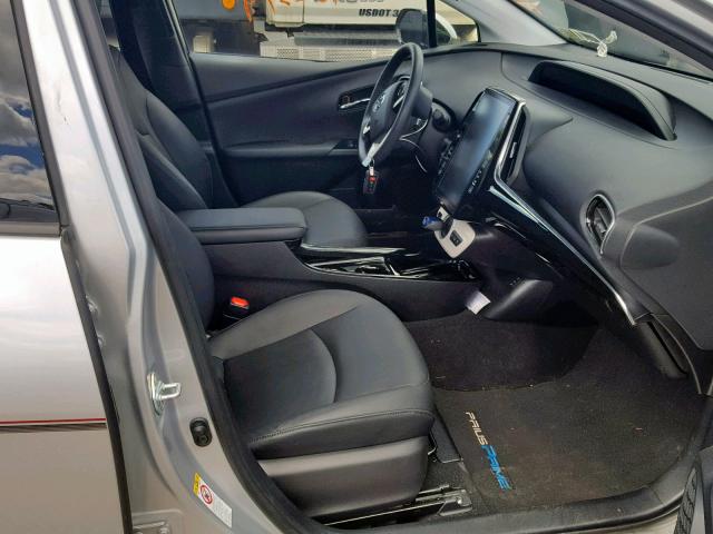 JTDKARFP5H3002125 - 2017 TOYOTA PRIUS PRIM 银色 照片 5