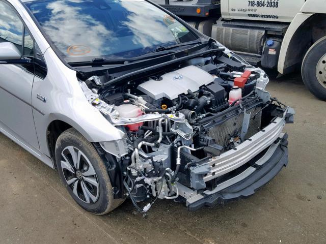 JTDKARFP5H3002125 - 2017 TOYOTA PRIUS PRIM 银色 照片 9