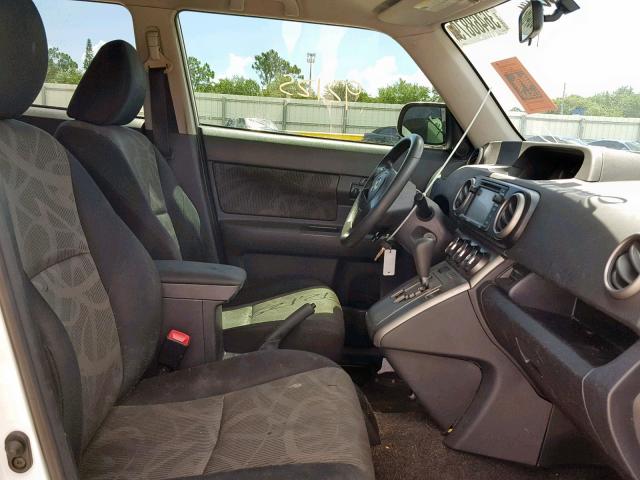 JTLZE4FE5FJ069650 - 2015 TOYOTA SCION XB 白色 照片 5