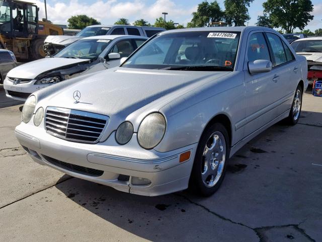 WDBJF70J21X051284 - 2001 MERCEDES-BENZ E 430 SILVER photo 2