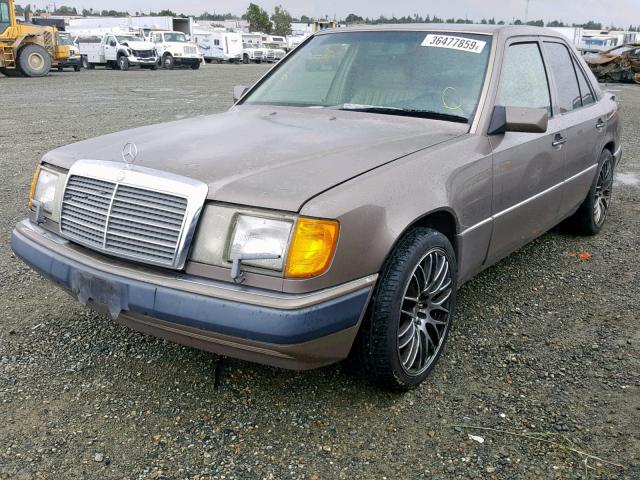 WDBEA30D0LB130097 - 1990 MERCEDES-BENZ 300 E BROWN photo 2