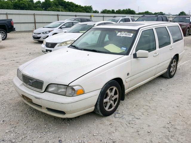 YV1LW56D8X2561686 - 1999 VOLVO V70 GLT WHITE photo 2