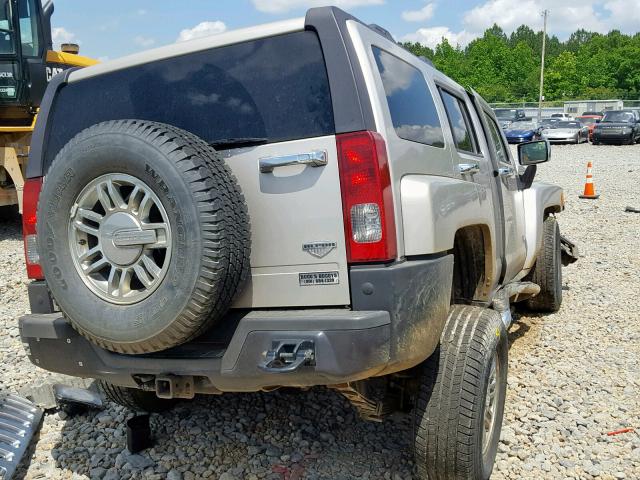 5GTEN13L288133366 - 2008 HUMMER H3 ALPHA SILVER photo 4